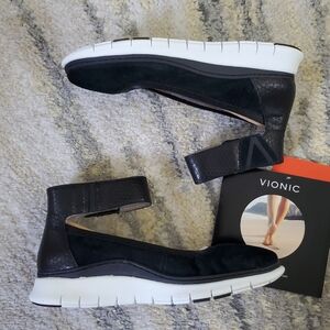 NWT Vionic Camile Shoes